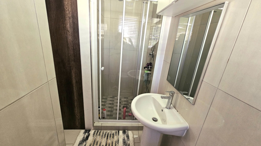 4 Bedroom Property for Sale in Sandbaai Western Cape